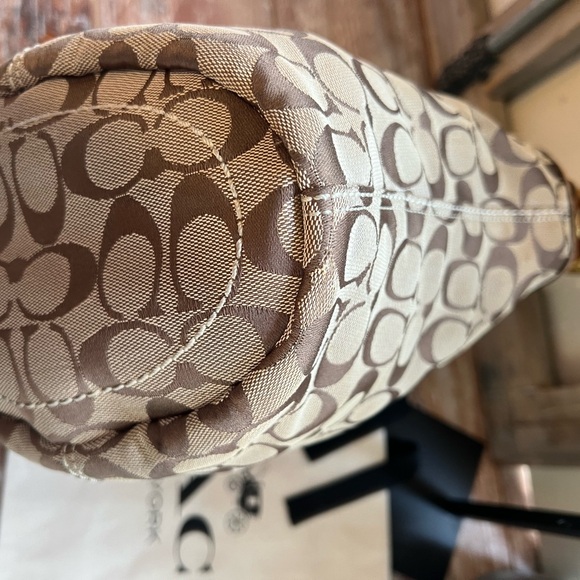 Coach Bleeker Bucket Bag - Picture 7 of 9